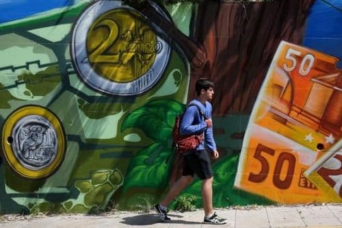 Евро завершает худшую неделю с 2022 года из-за проигрыша Европы в торговой сделке